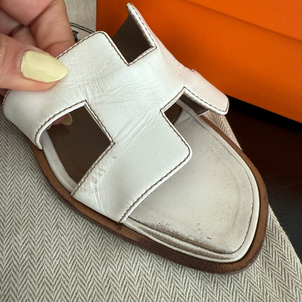 Hermes Oran White Slide Sandals 100% Authentic Pre-owned in Fair condition - Picture 10 of 13